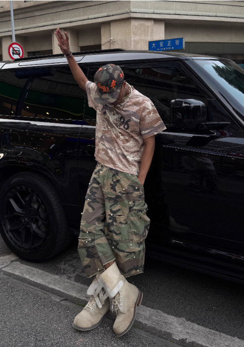 Baggy camouflage ripped pearl cargo shorts