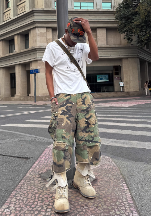Baggy camouflage ripped pearl cargo shorts