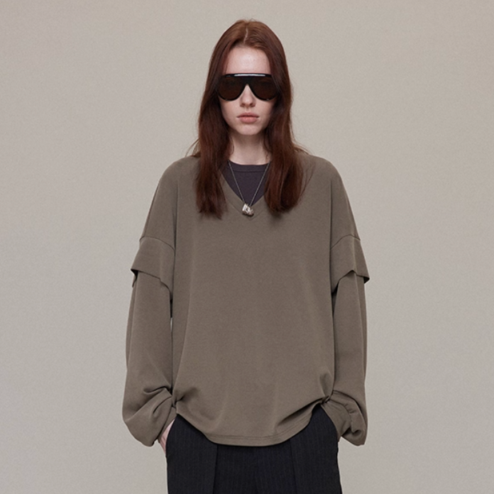 V-neck double sleeve T-shirt