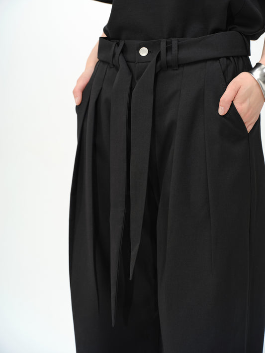 Sword-shaped trousers