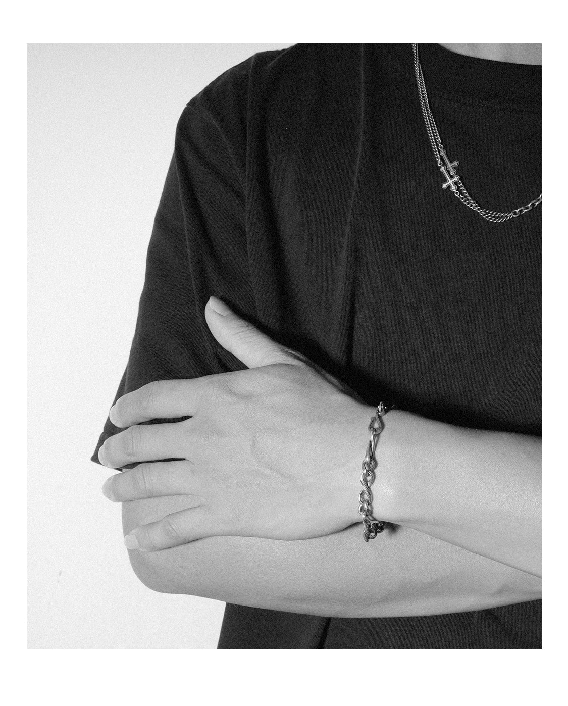 Infinite ring buckle bracelet