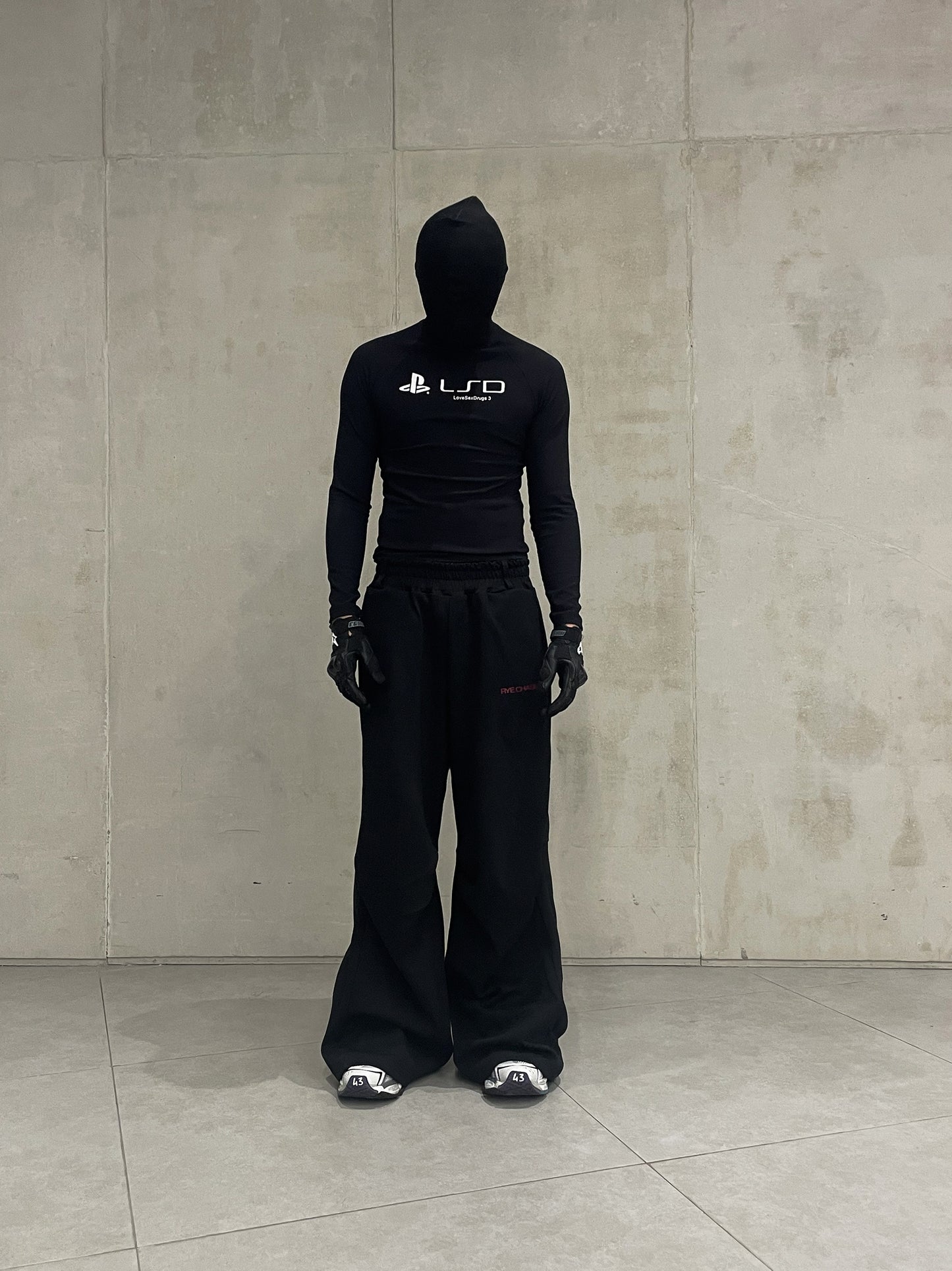 BLACK LOOSE BOOTCUT PLEATED SWEATPANTS