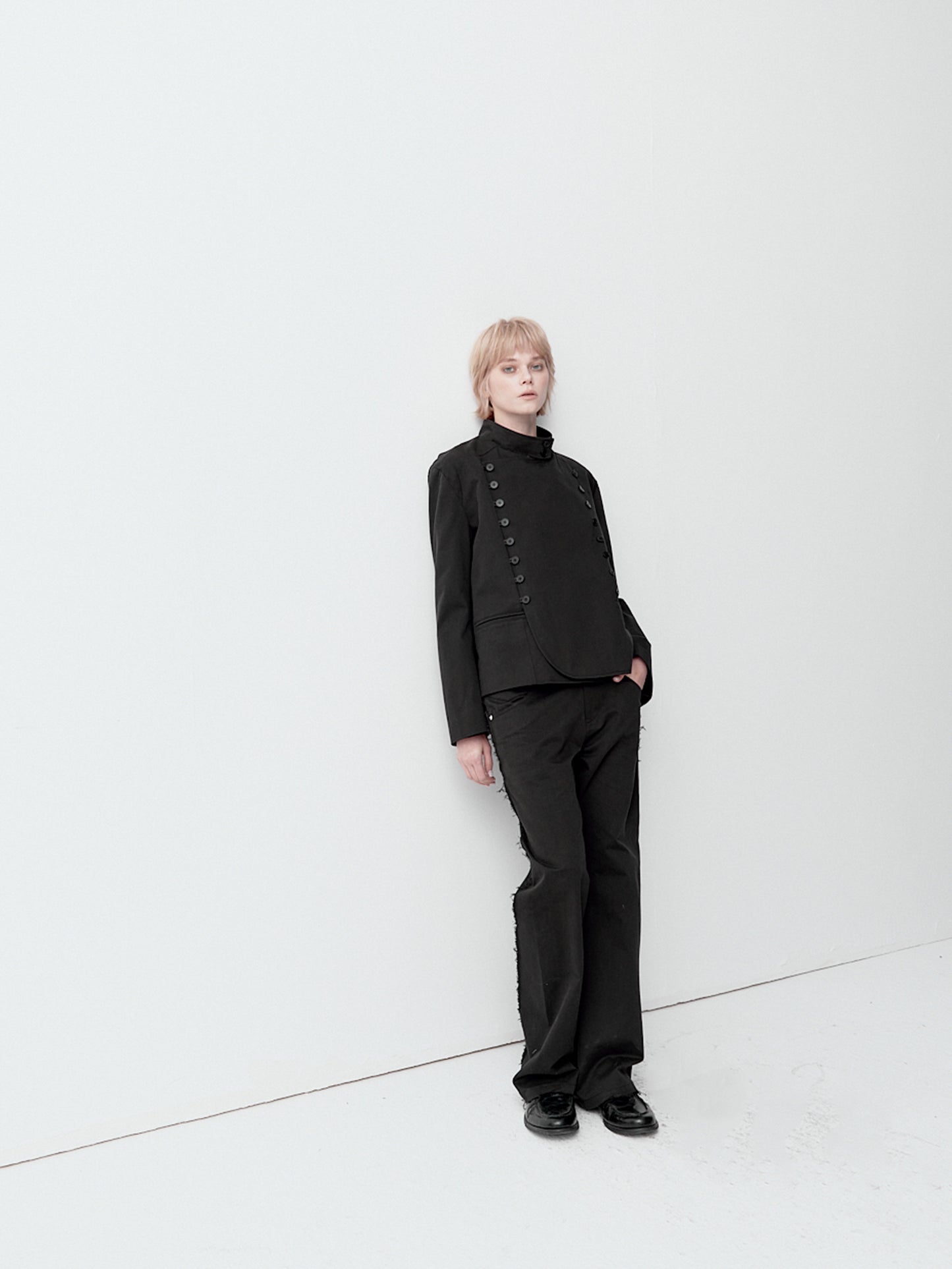 Multi-button cropped jacket