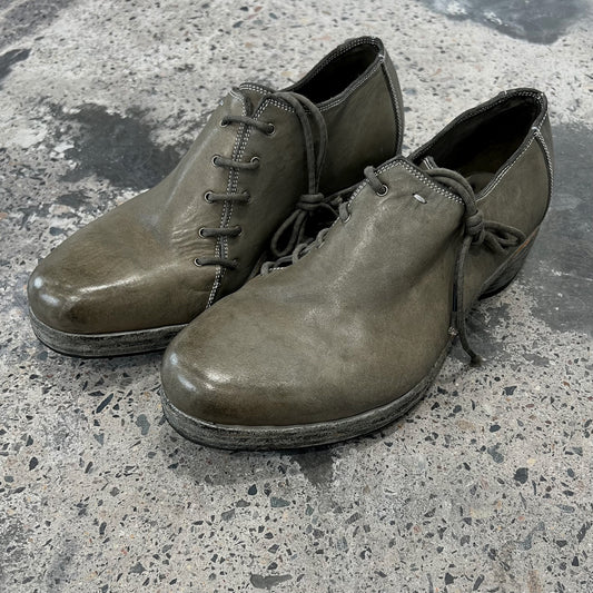Washed distressed derby artisan leather shoes