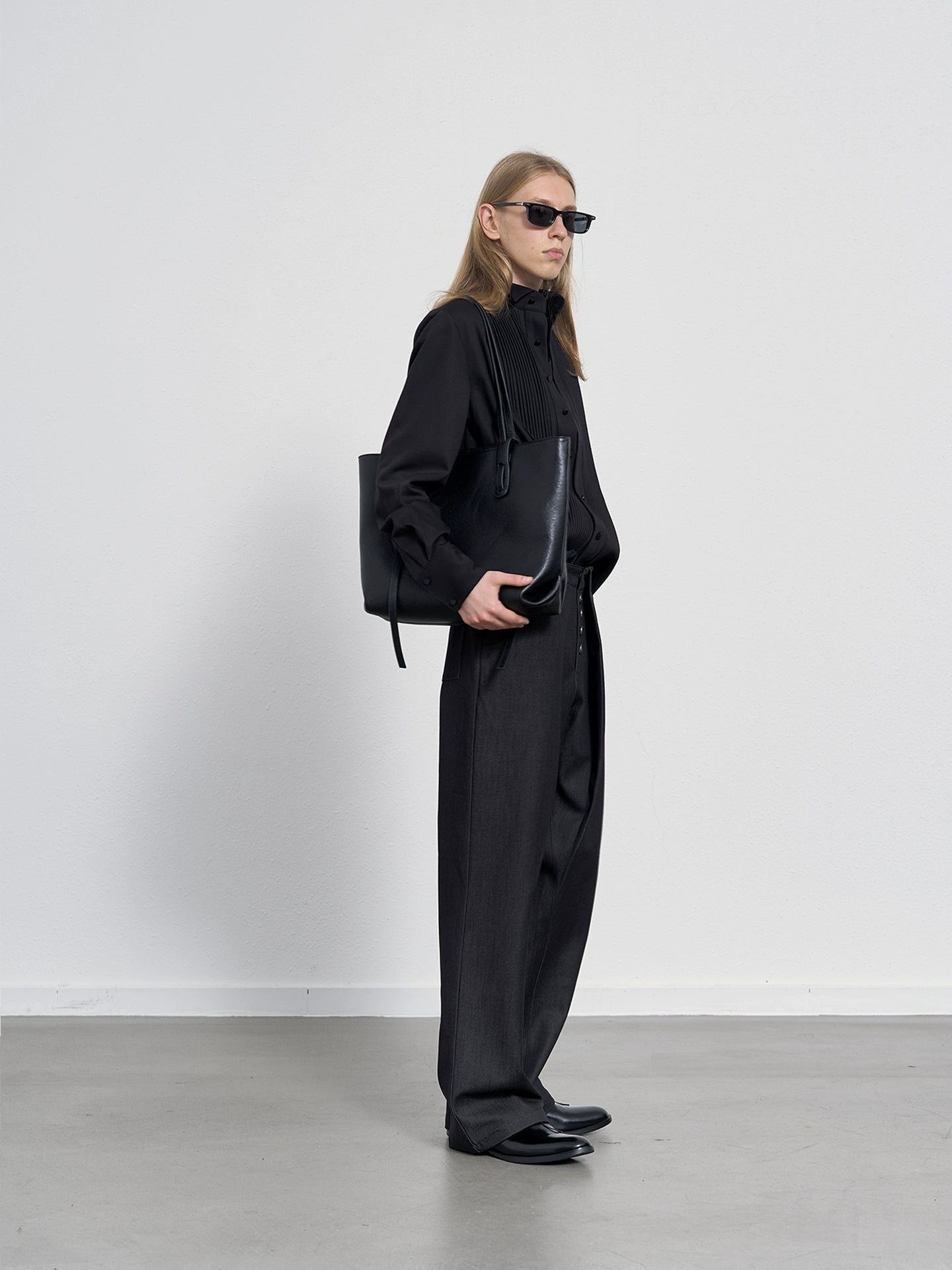 Concealed single pleats trousers