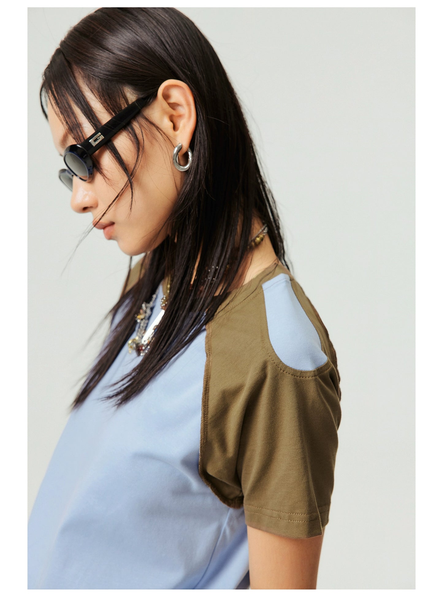 Cut-out panel raglan short sleeve T-shirt