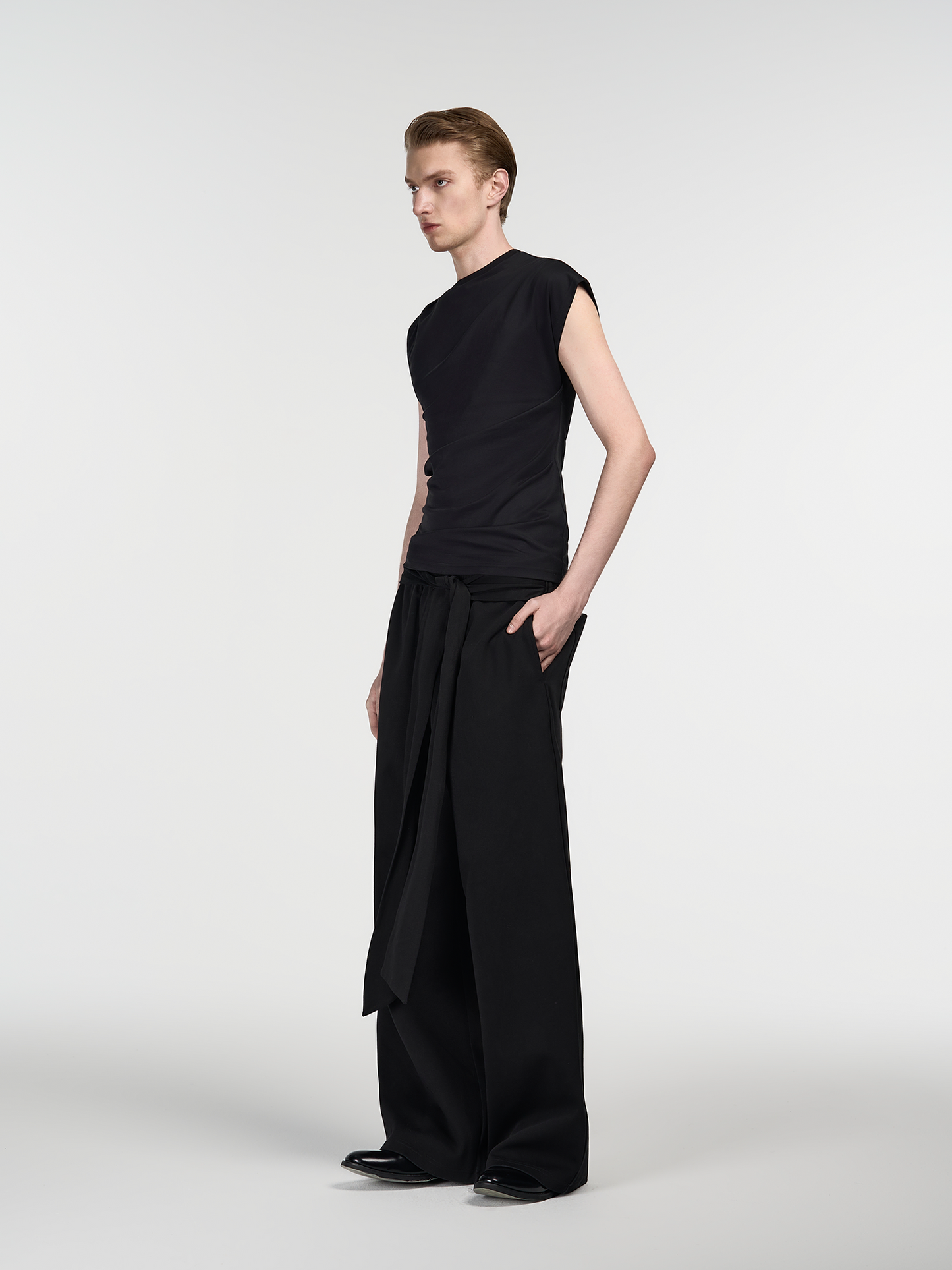 Slim Shoulder Black Dark Sleeves