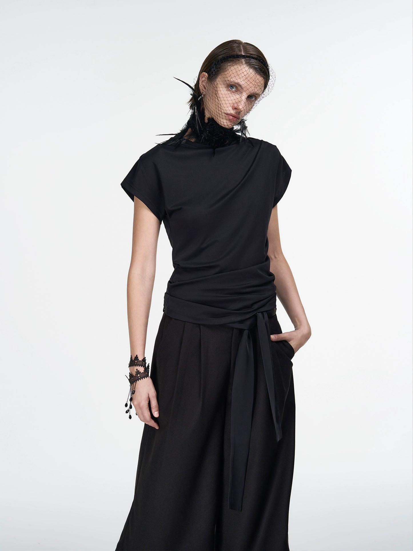 Slim Shoulder Black Dark Sleeves