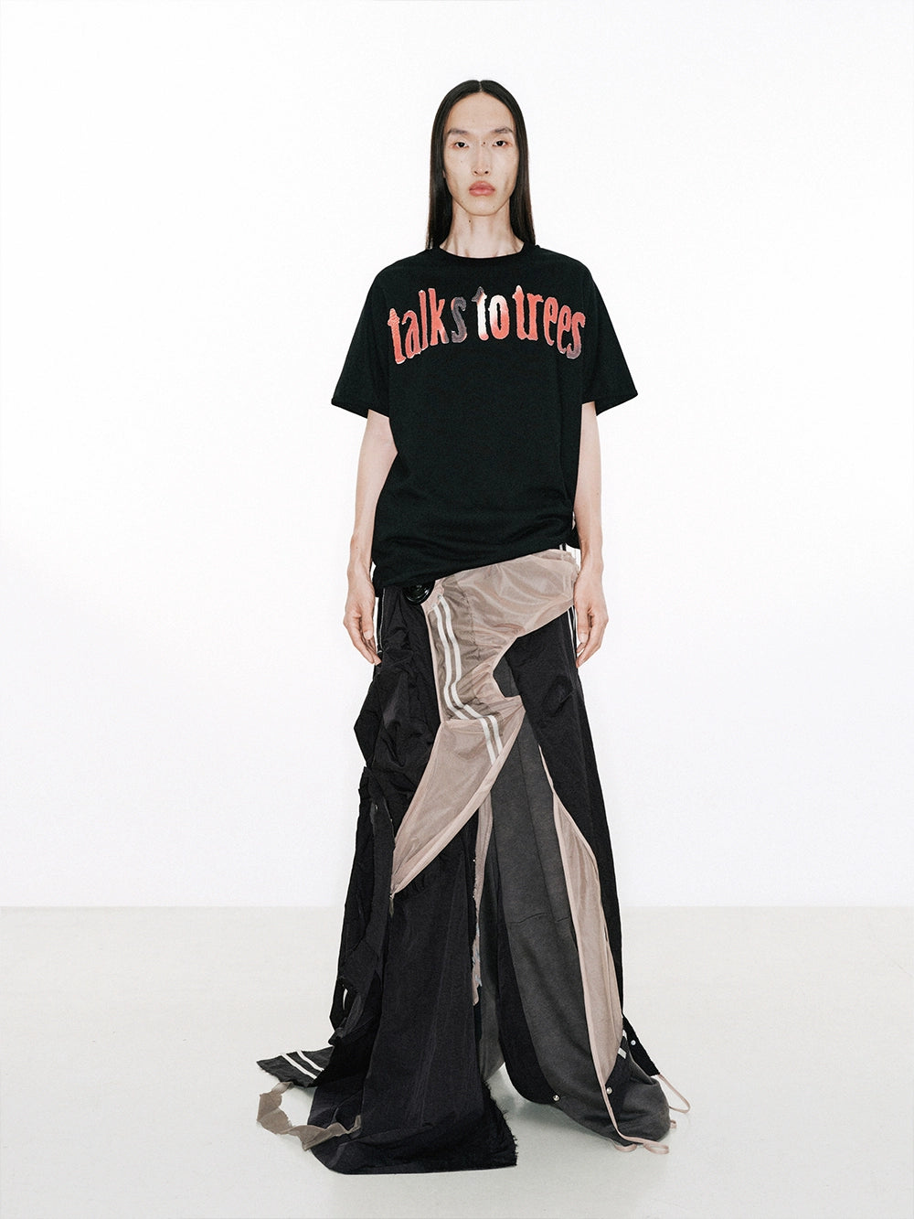 talks to trees' embroidered short sleeve T-shirt