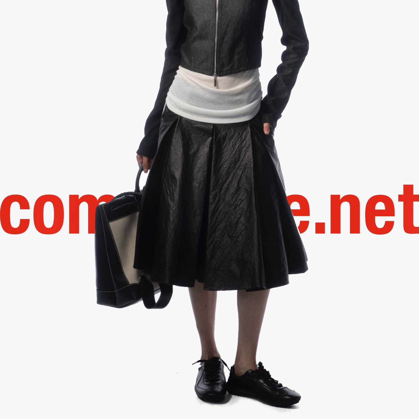 Oil-waxy coated pleated oversized skirt
