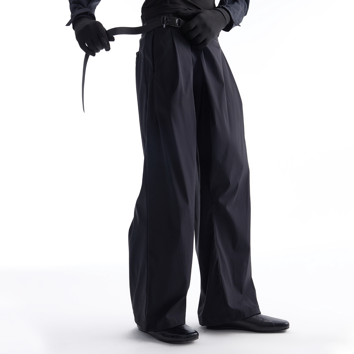 Buckle nylon trousers
