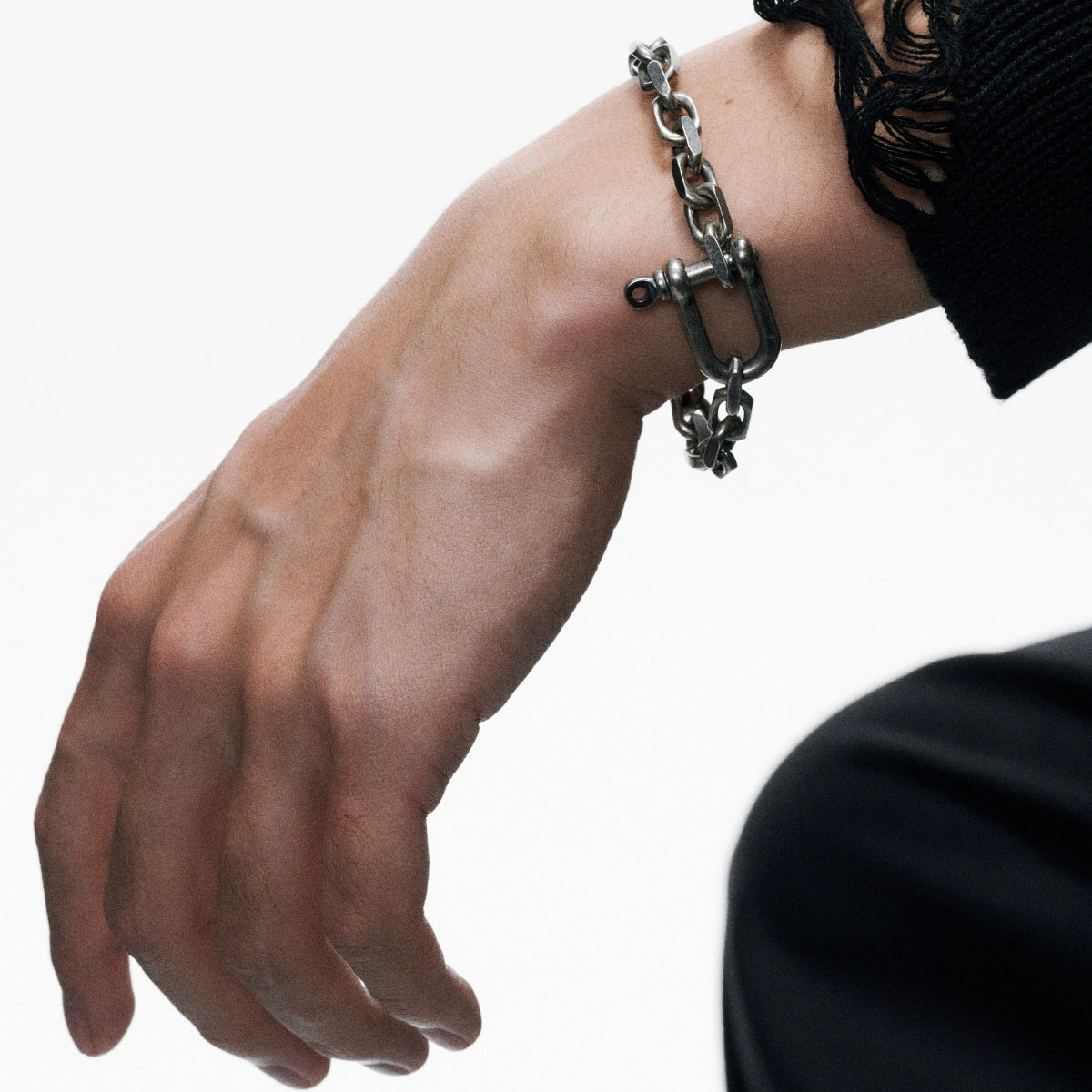 U-shaped buckle bracelet