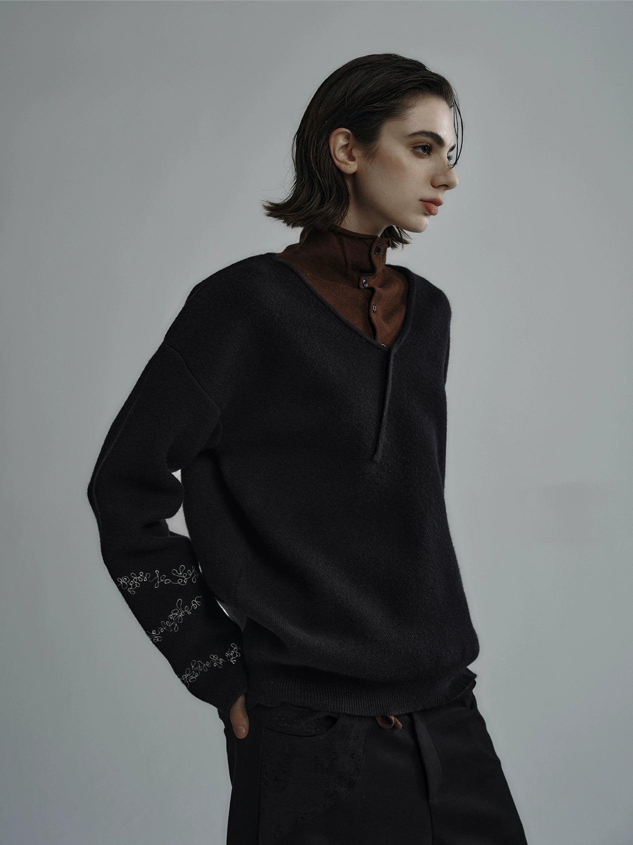 "Trekking Series" V layer embroidery sweat
