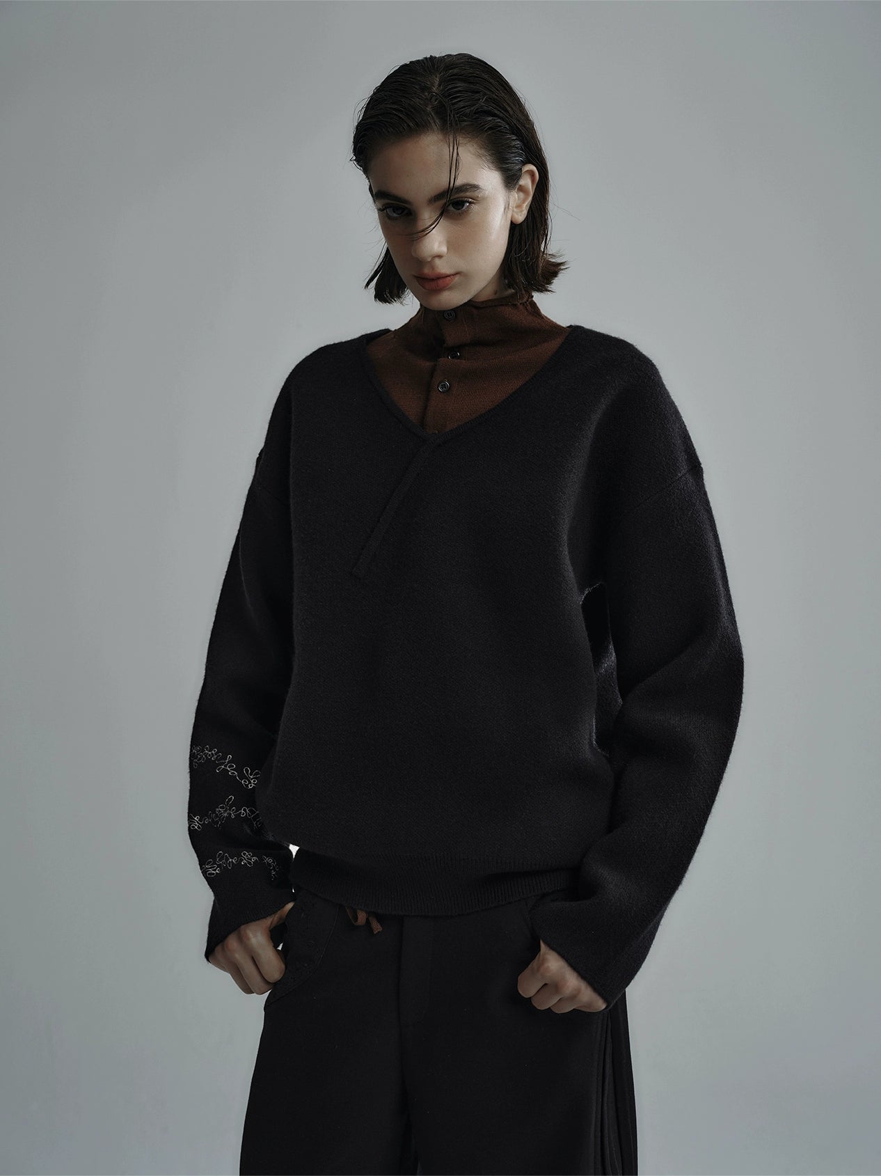 "Trekking Series" V layer embroidery sweat