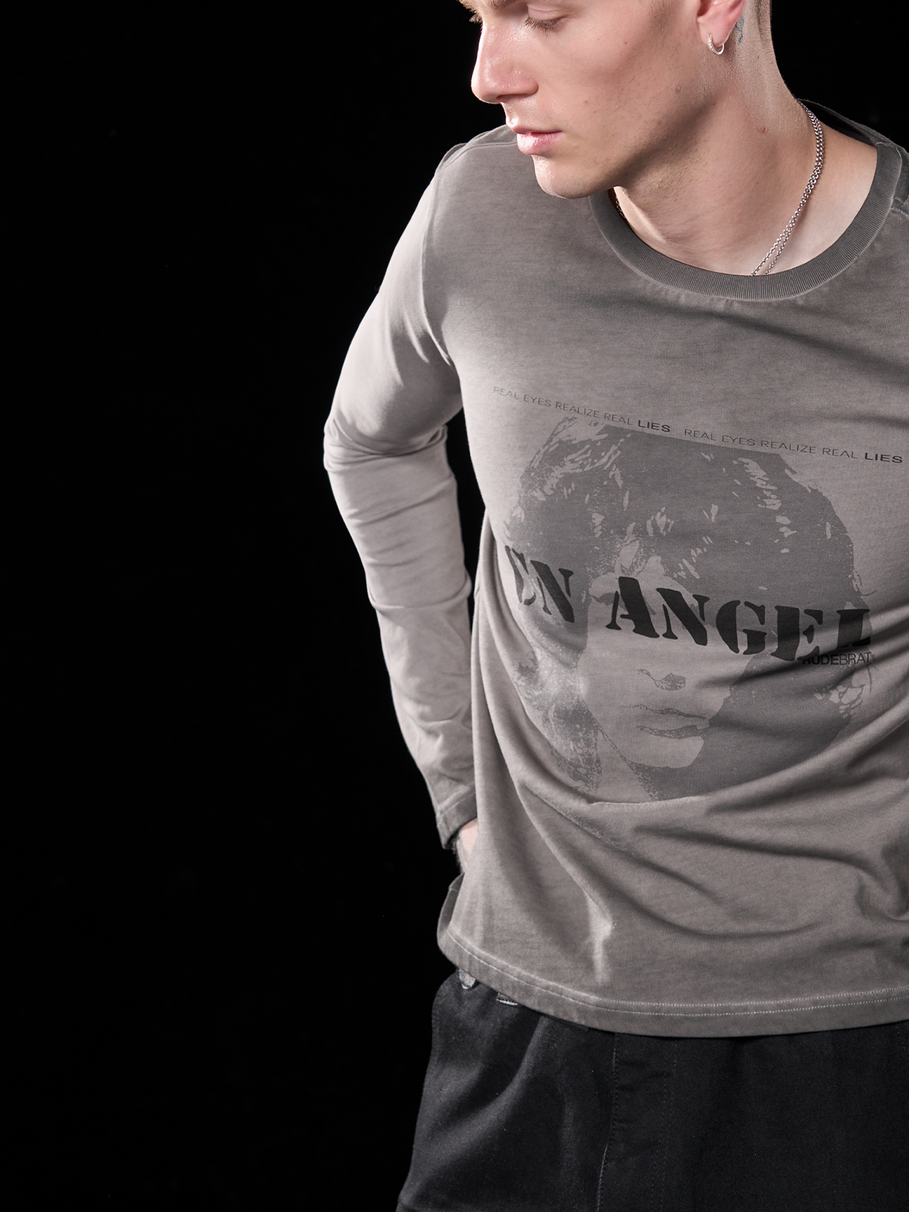 lie angel portrait long sleeve T-shirt