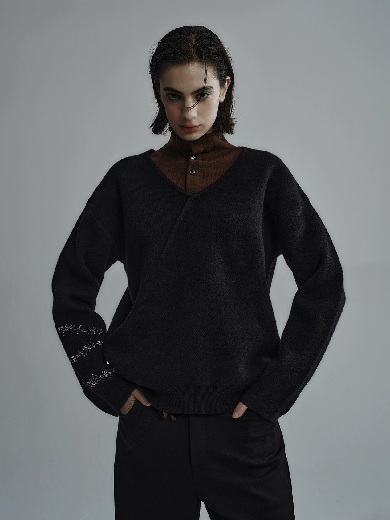 "Trekking Series" V layer embroidery sweat