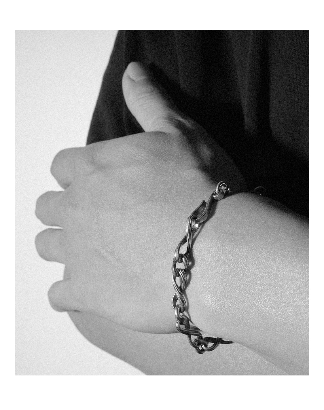 Infinite ring buckle bracelet