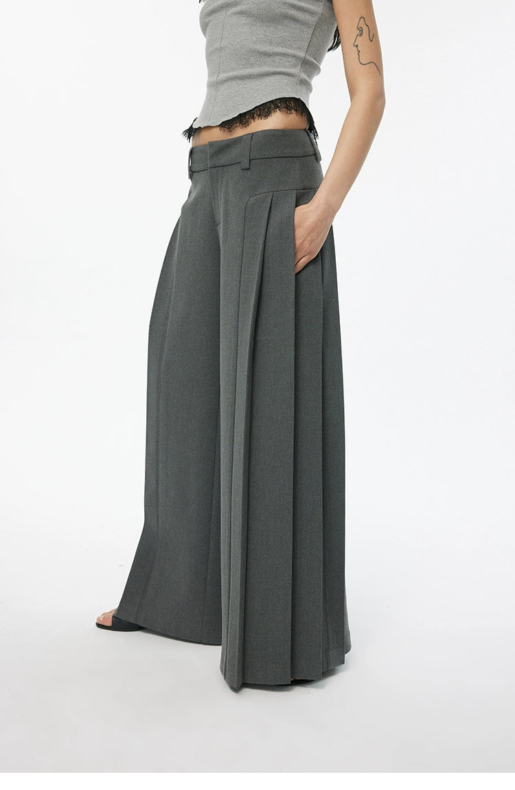 Pleated low-rise wide trouser