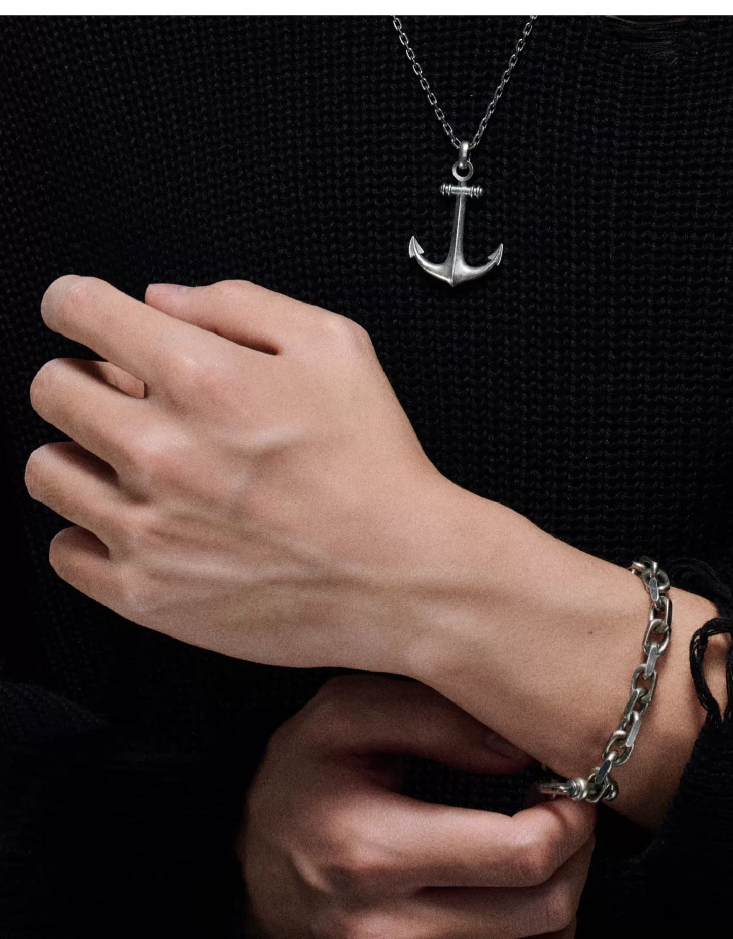 U-shaped buckle bracelet