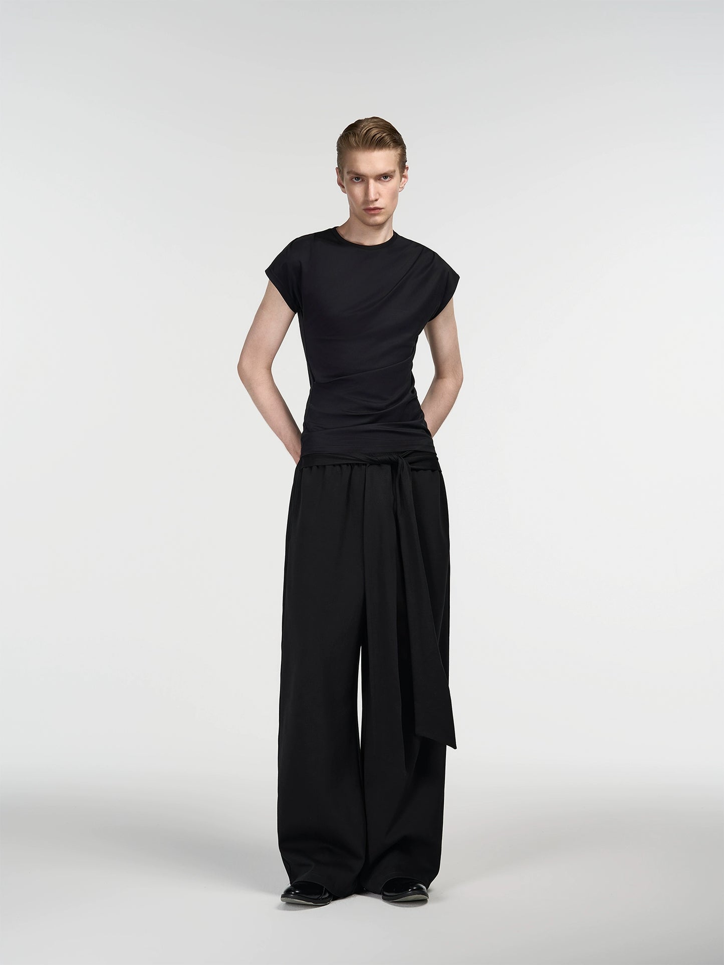 Slim Shoulder Black Dark Sleeves