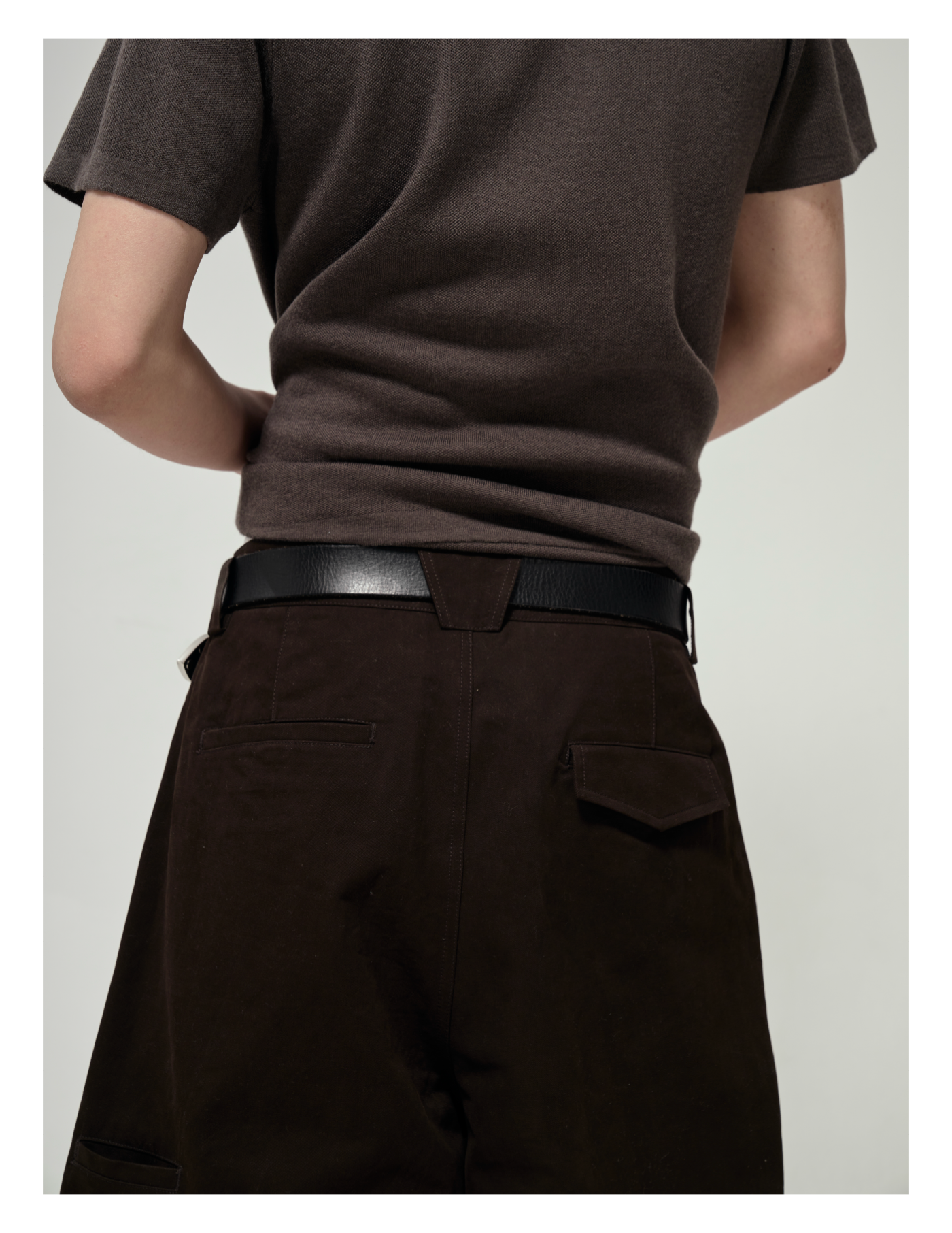 Double pleats cropped shorts