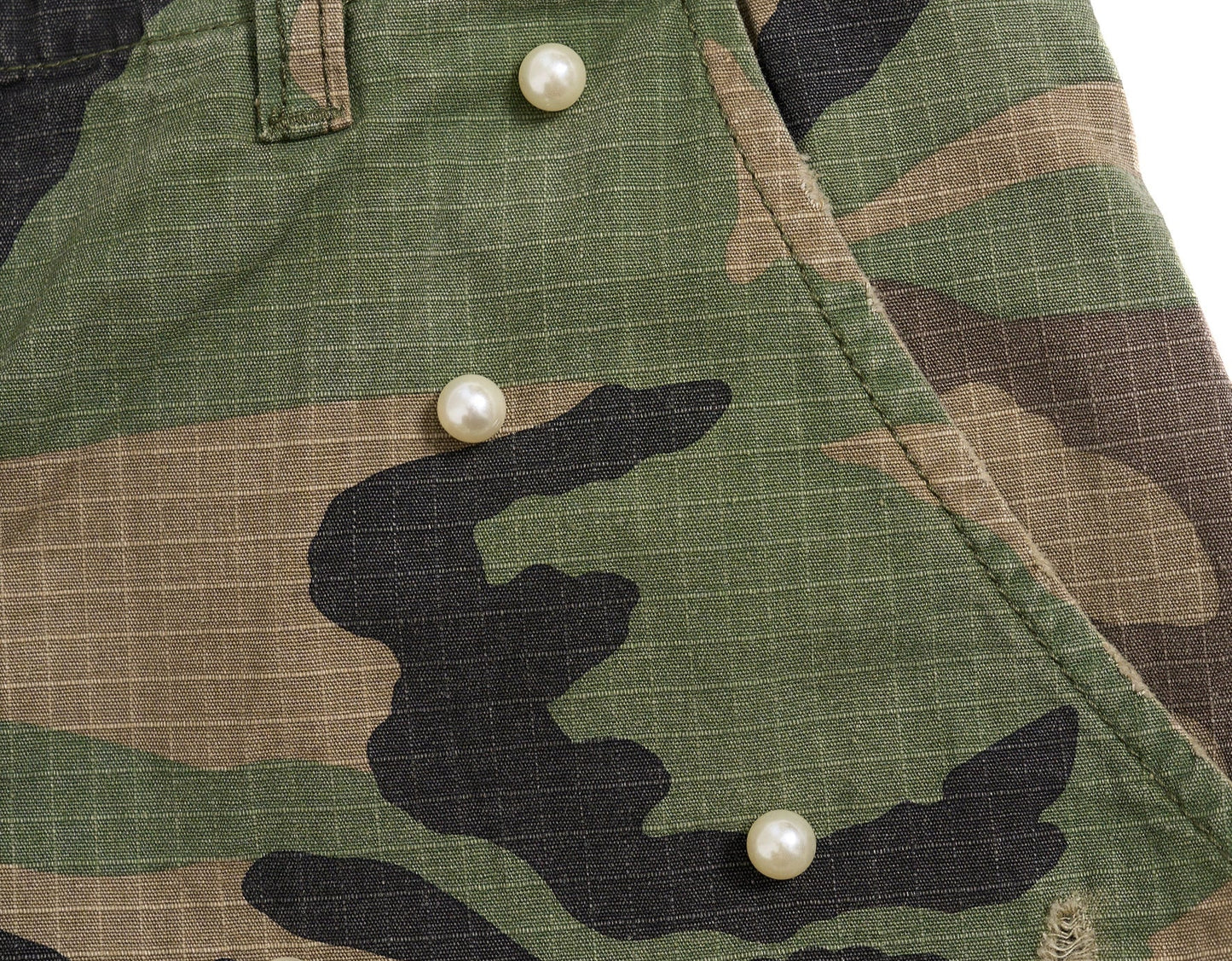 Baggy camouflage ripped pearl cargo shorts