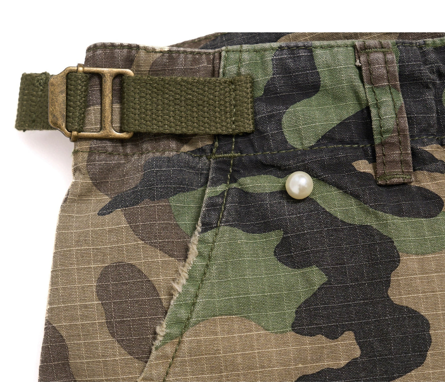 Baggy camouflage ripped pearl cargo shorts