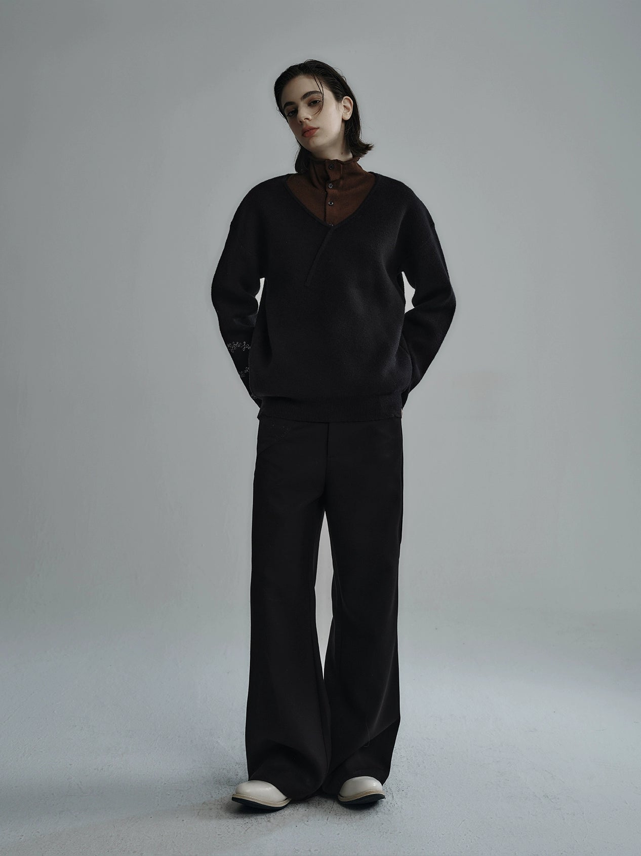 "Trekking Series" V layer embroidery sweat