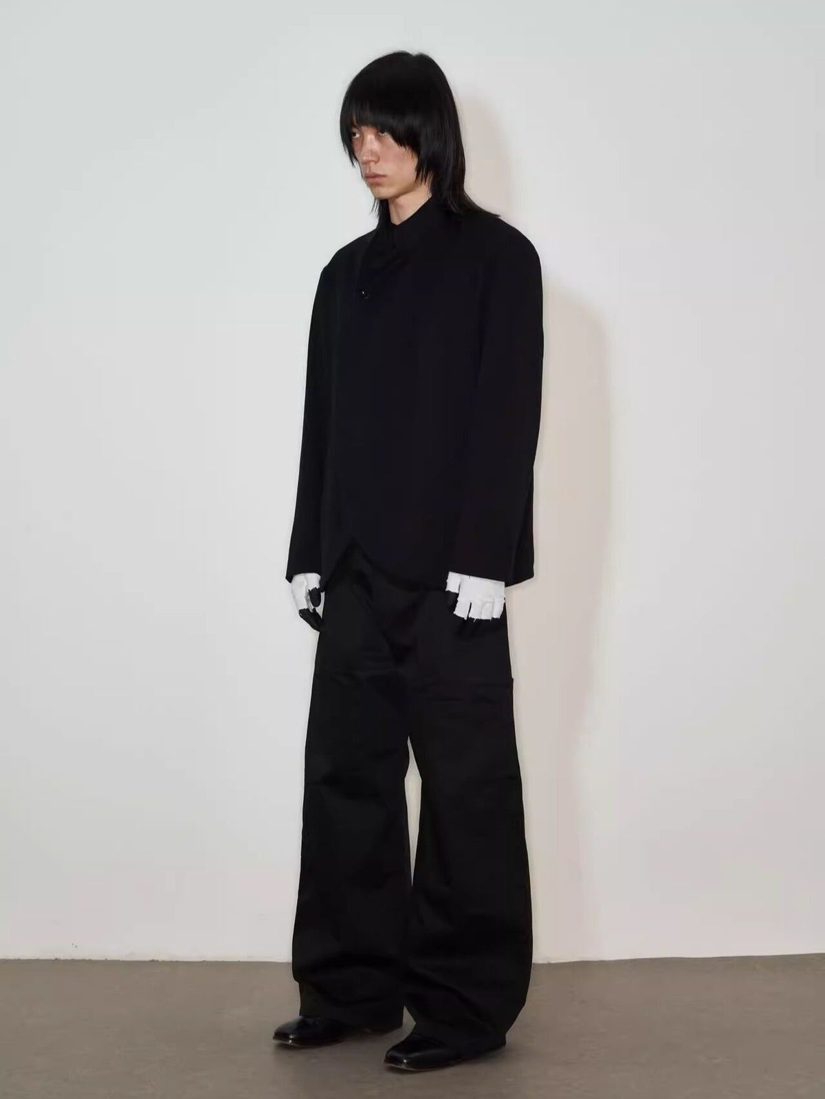 Slanted placket pleated blazer