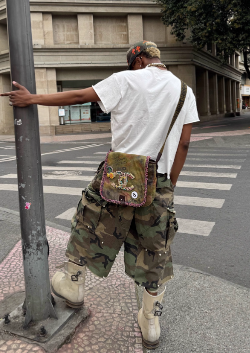 Baggy camouflage ripped pearl cargo shorts