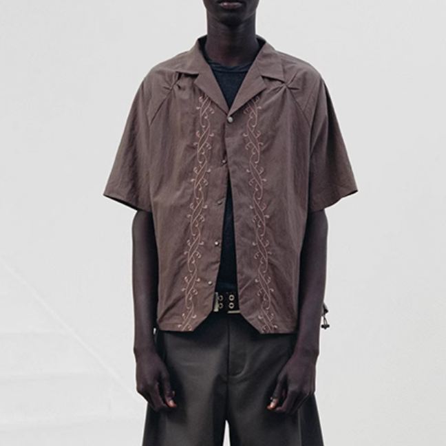 embroidery short-sleeved shirt
