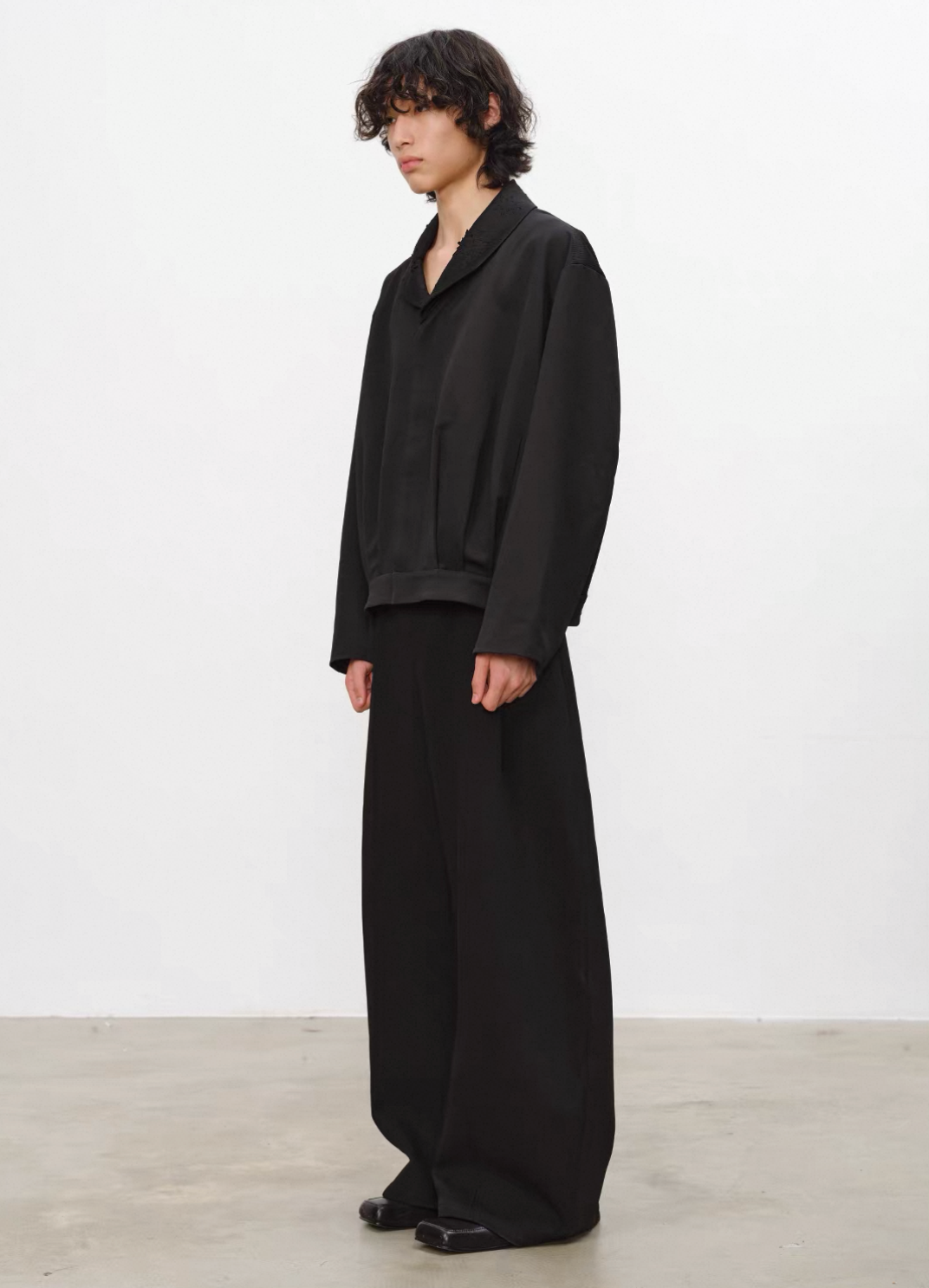 Carved Collar Pleated Jacket