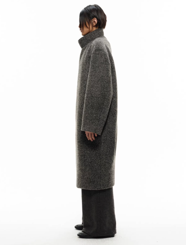 Back pleated diagonal wool coat