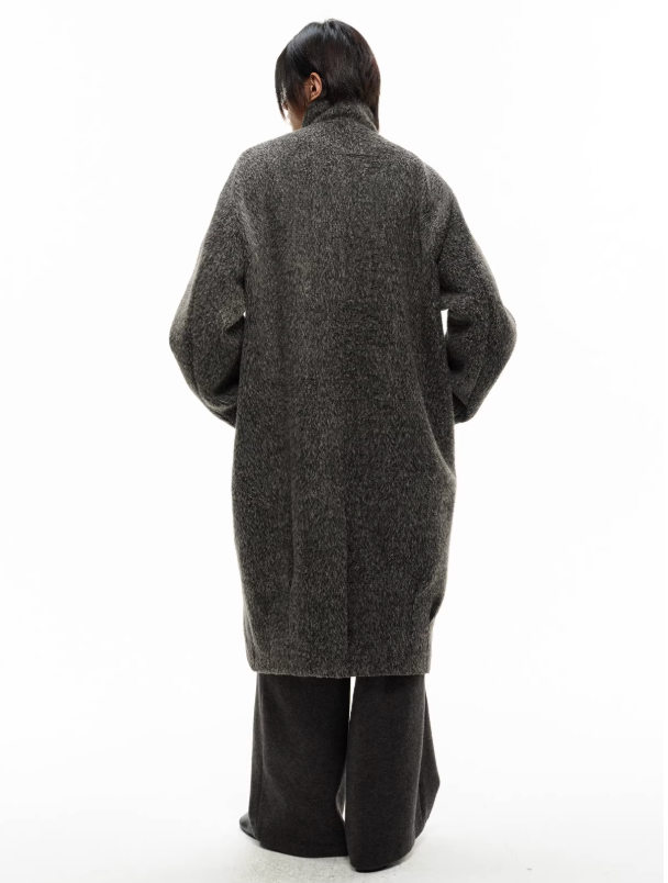 Back pleated diagonal wool coat
