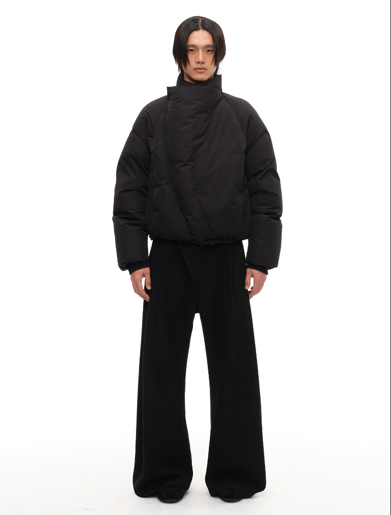 Curved zipper turtleneck down jacket