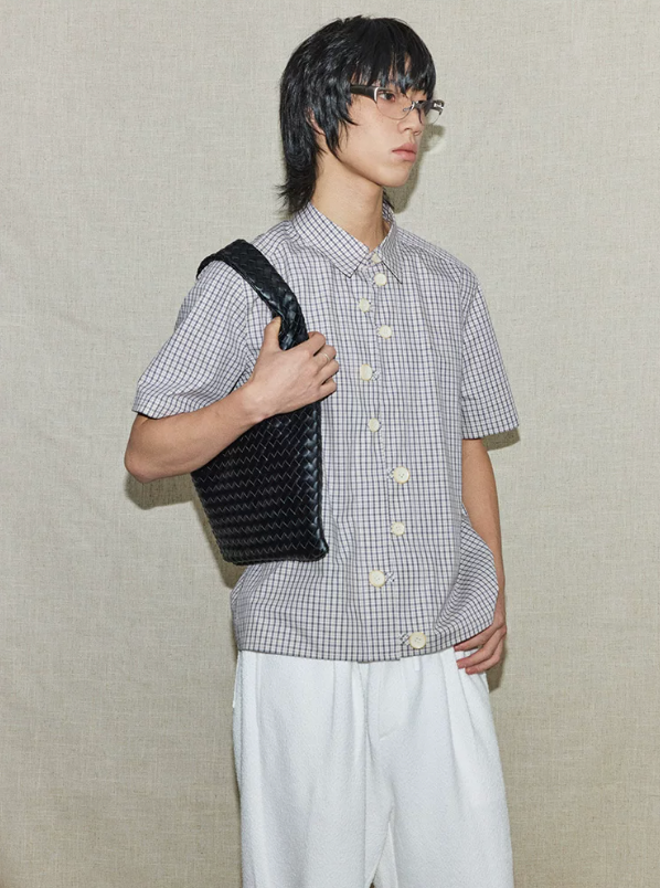 Multi-button plaid short-sleeve shirt