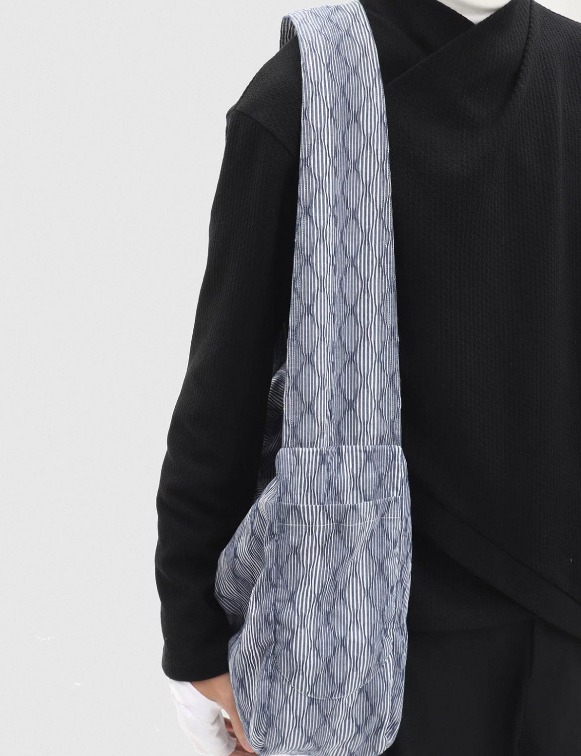 Symmetrical stray bag