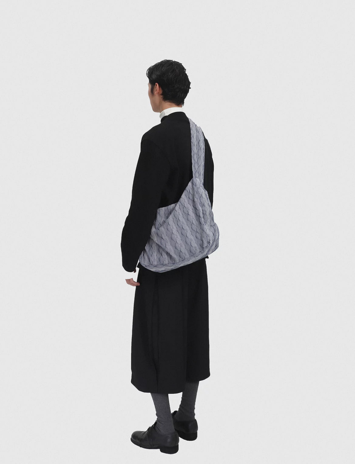 Symmetrical stray bag