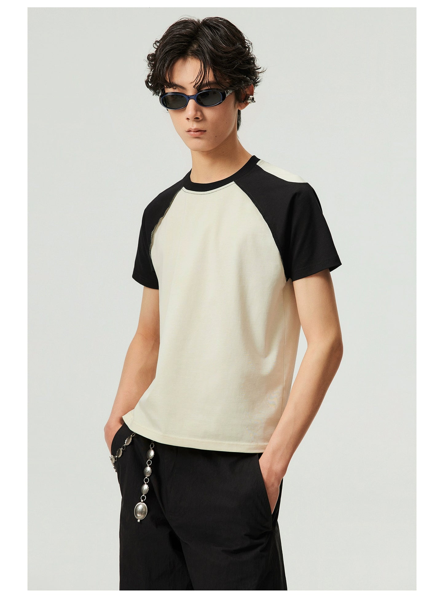 Cut-out panel raglan short sleeve T-shirt