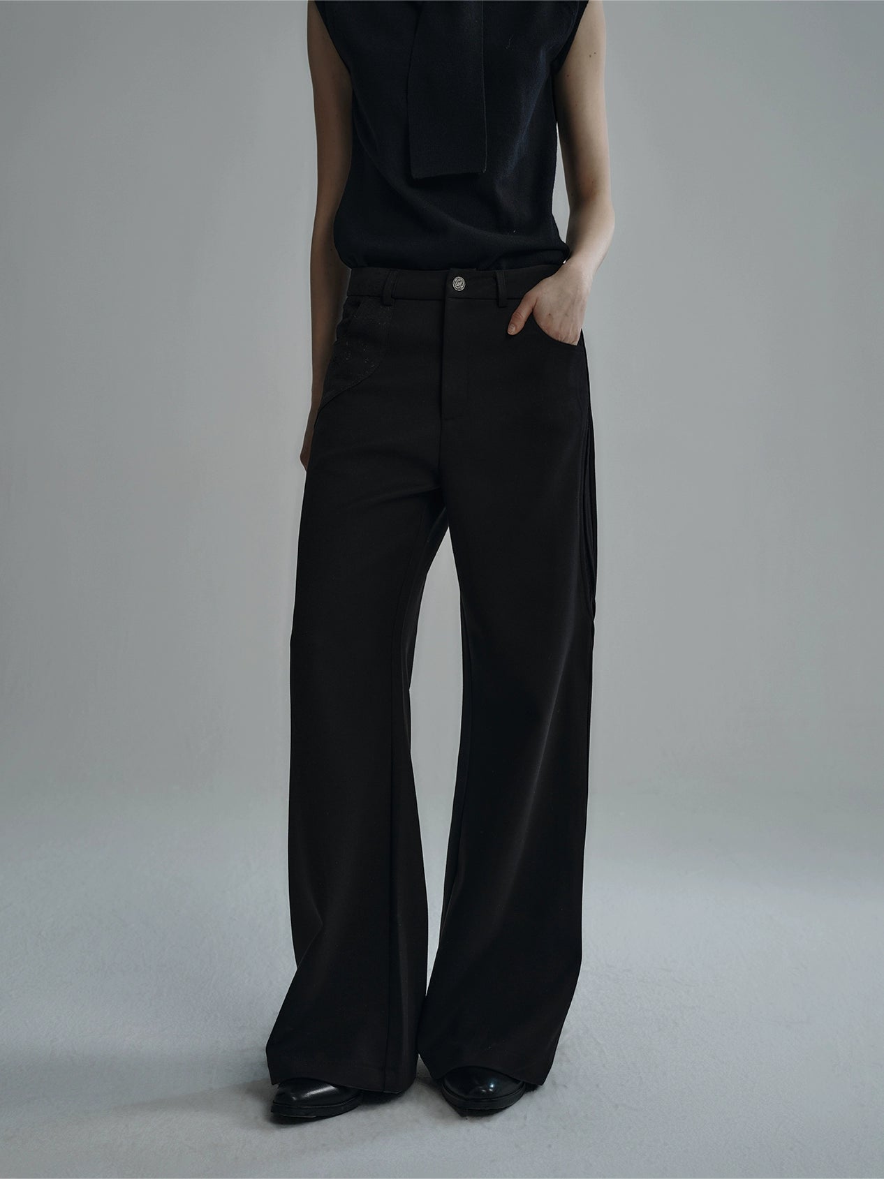 "Snake Trace" stitched dark flared trousers