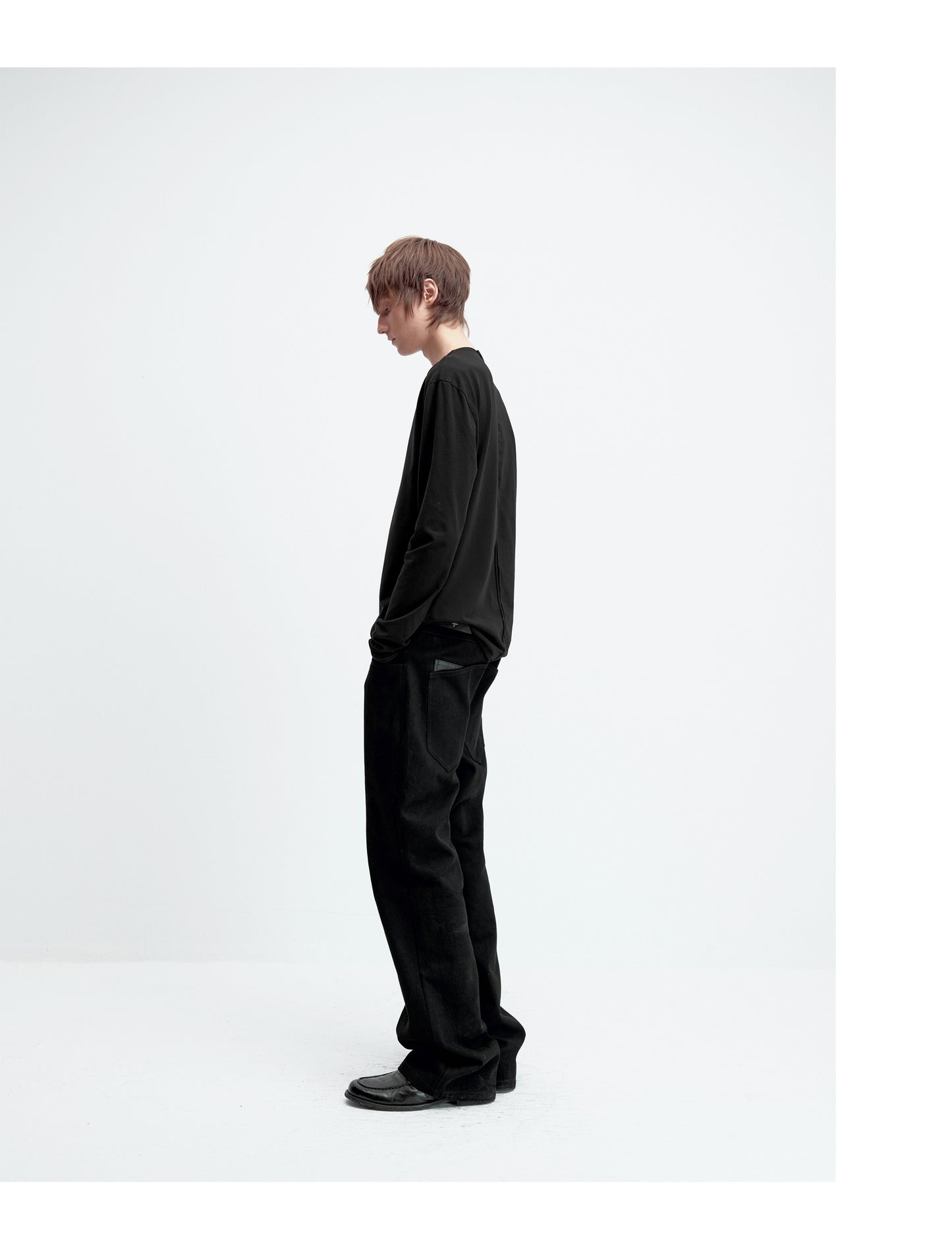 Irregular buttons slim base layer T-shirt