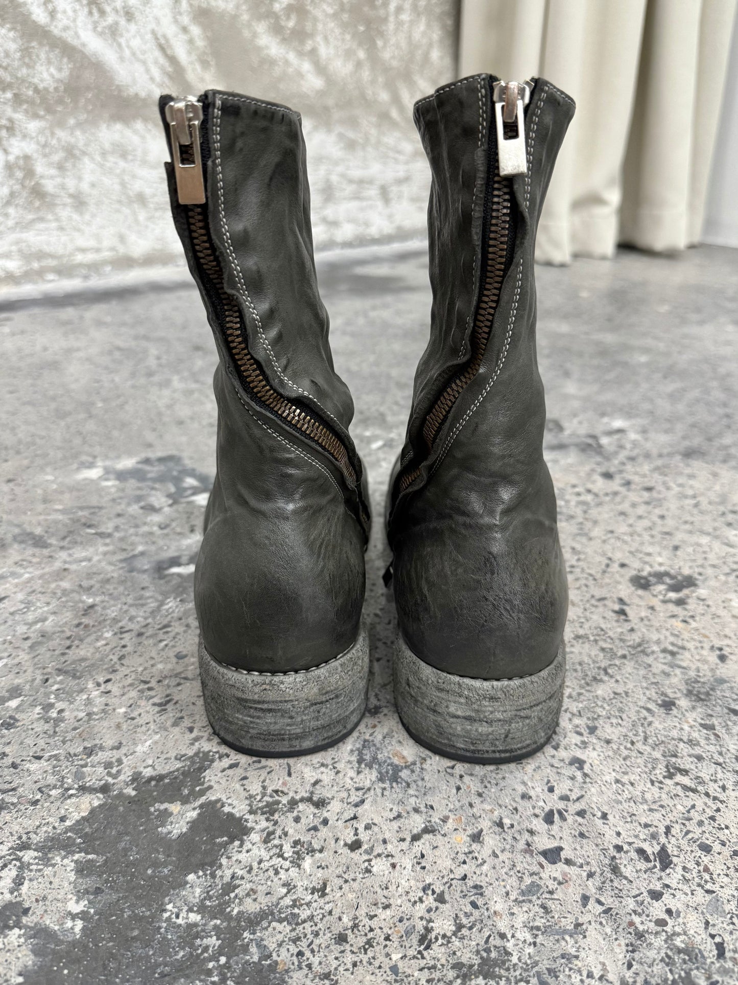 Distressed Swivel Zip Chelsea Leather Boots