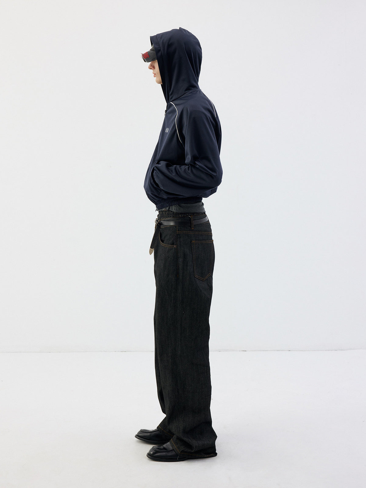 Hooded zip-up sports jacket