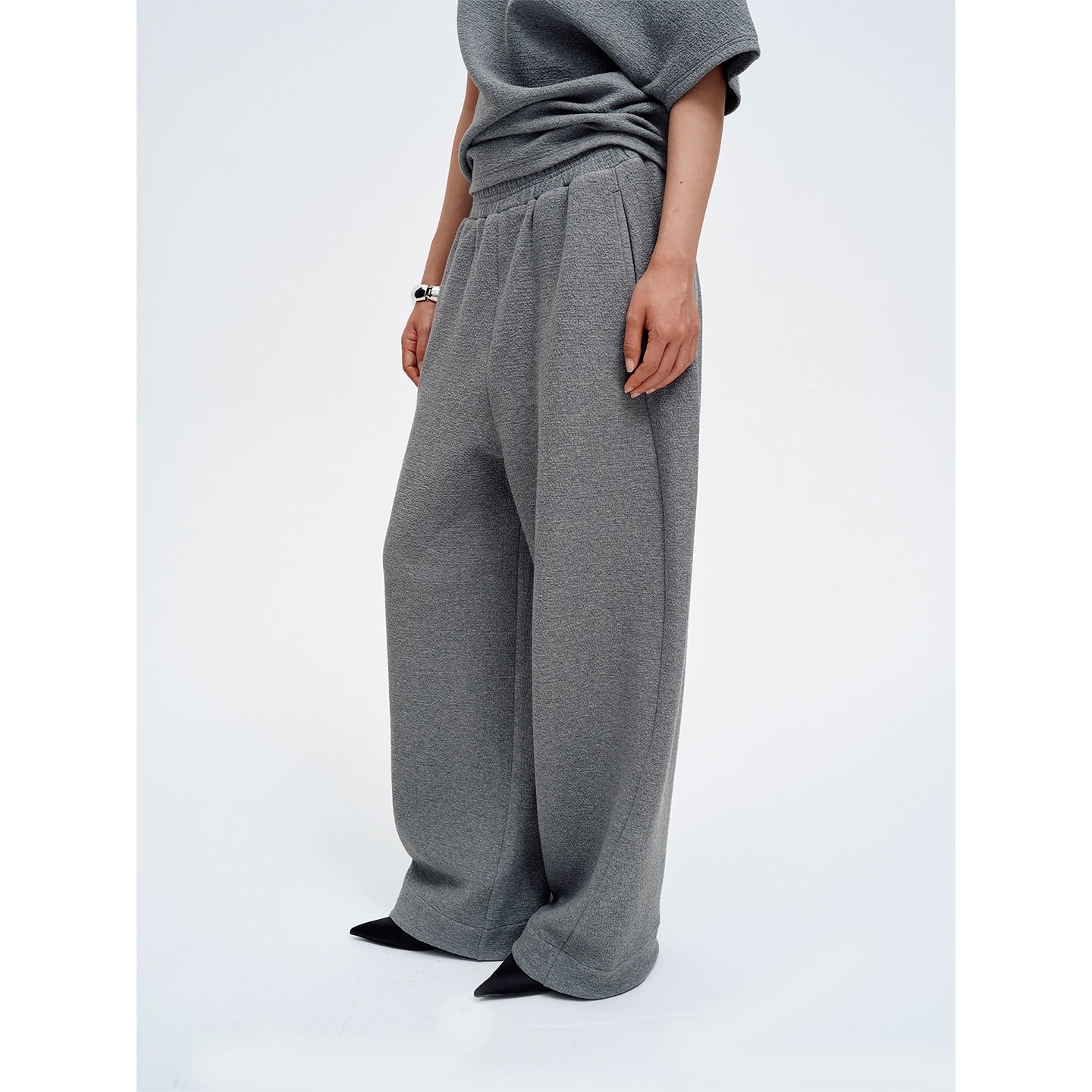 Curved Knit Sweatpants