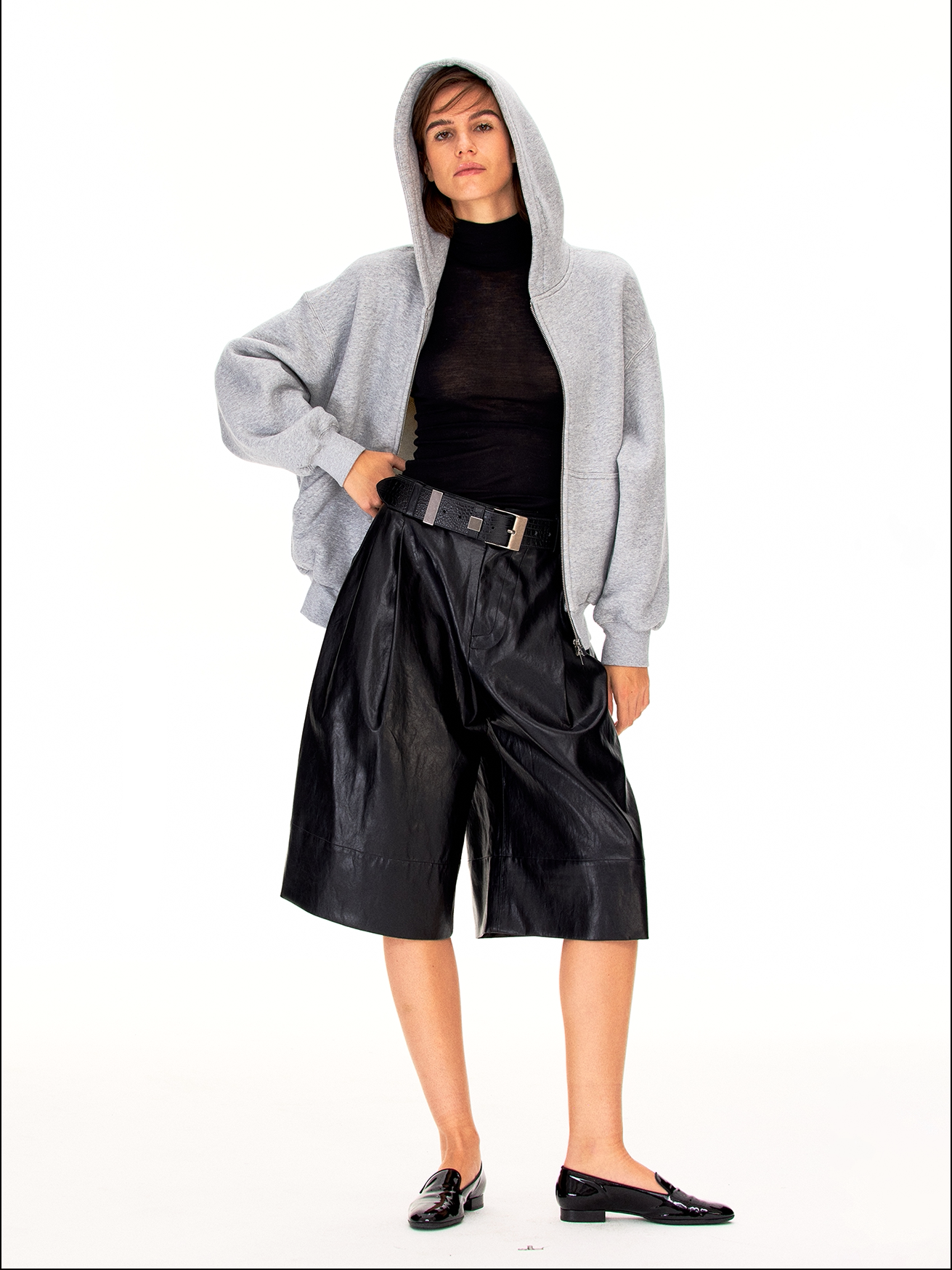 Double-pleated leather wide-leg shorts