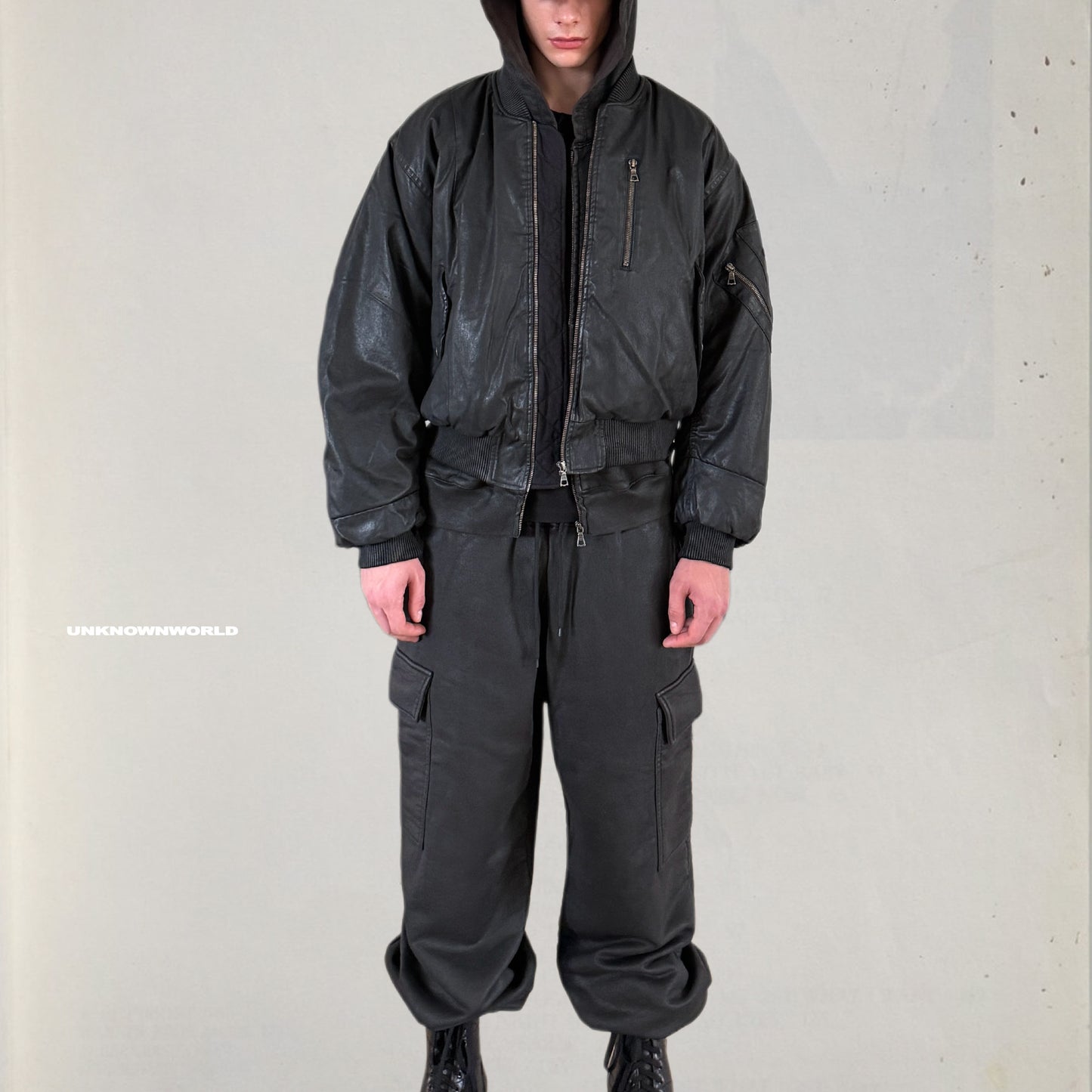 Hand-waxed loose CARGO sweatpants