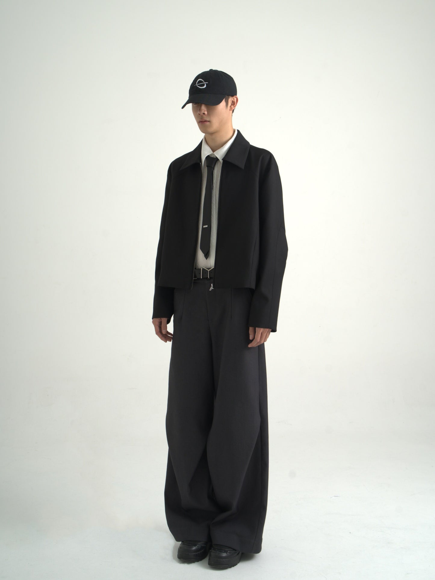 Diagonal pleats wide dark trouser