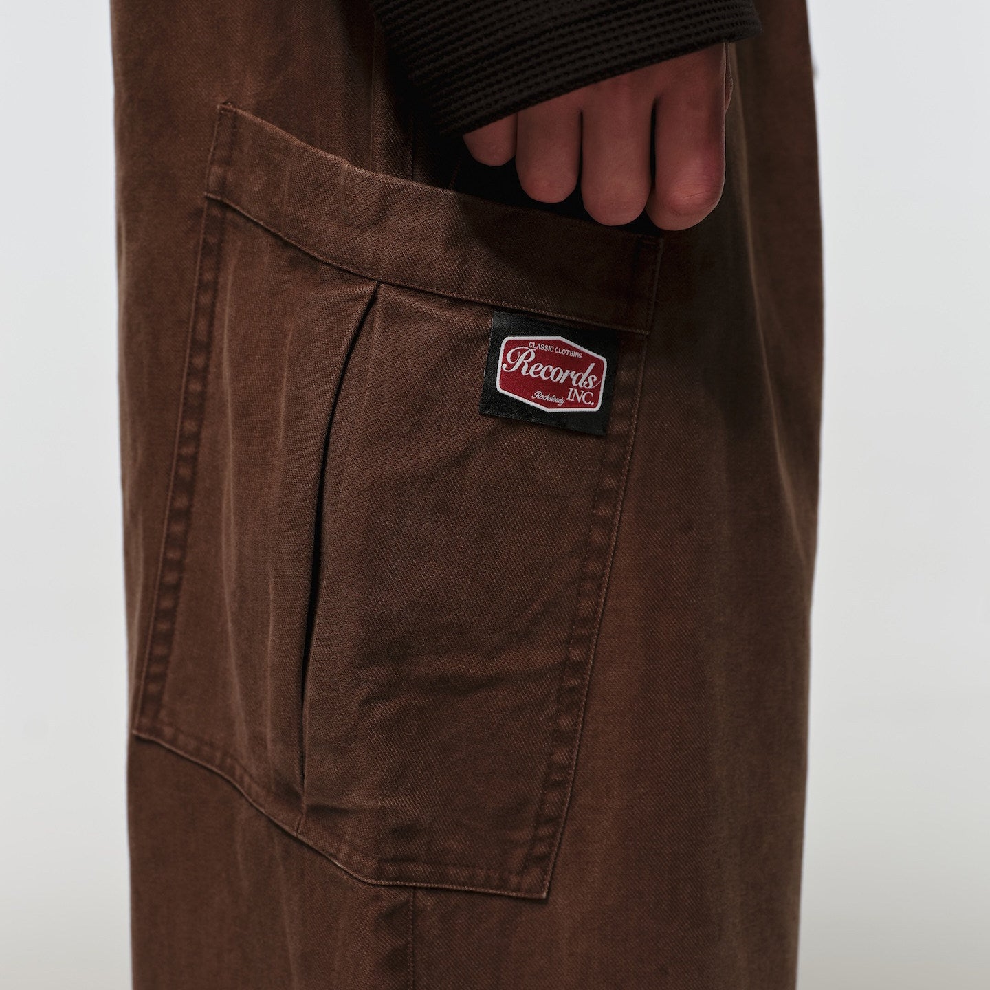 KAGAMI* multi-pocket loose cargo pants