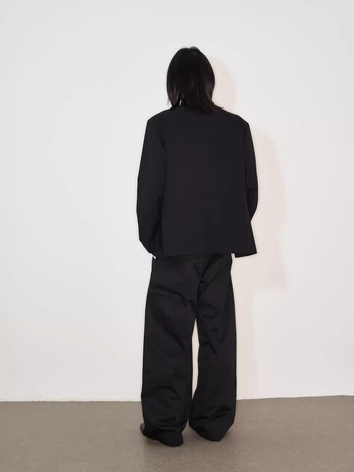 Slanted placket pleated blazer