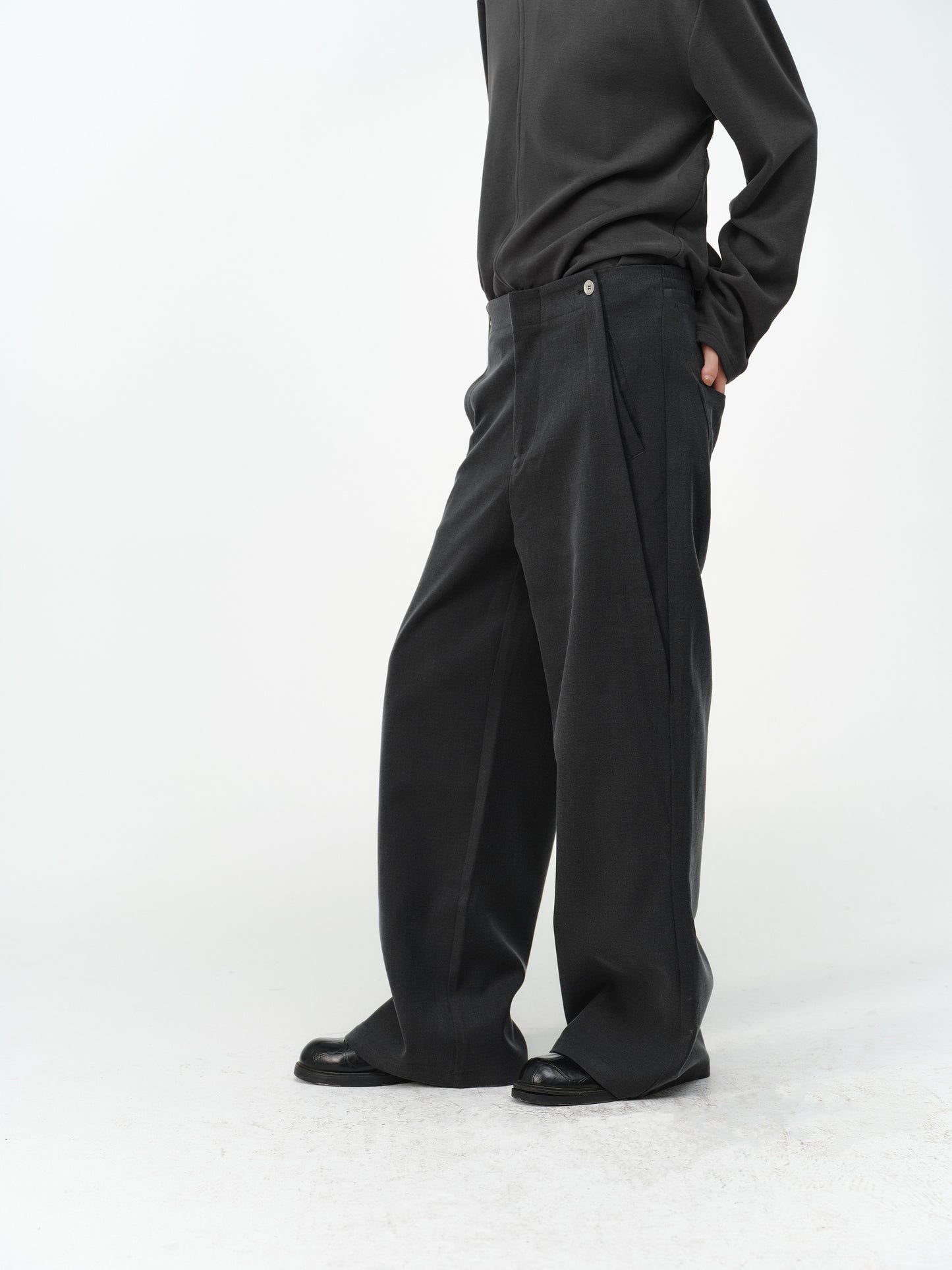 Wide-leg button trousers